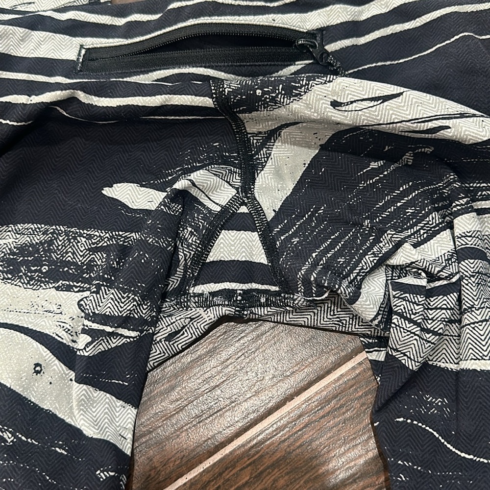 Lululemon - Picture 3 of 5